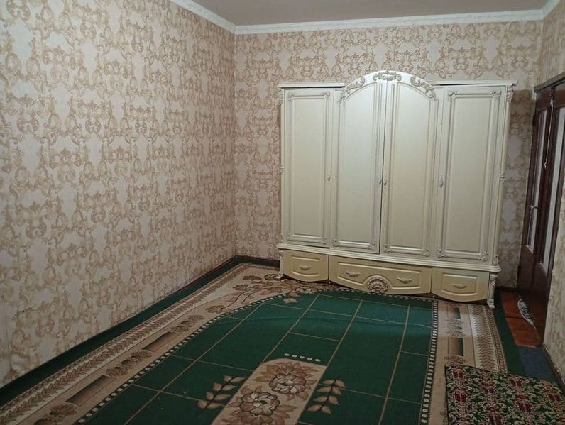 Юнусабад 10 квартал  1/1/5<br />
Средний ремонт <br />
300  