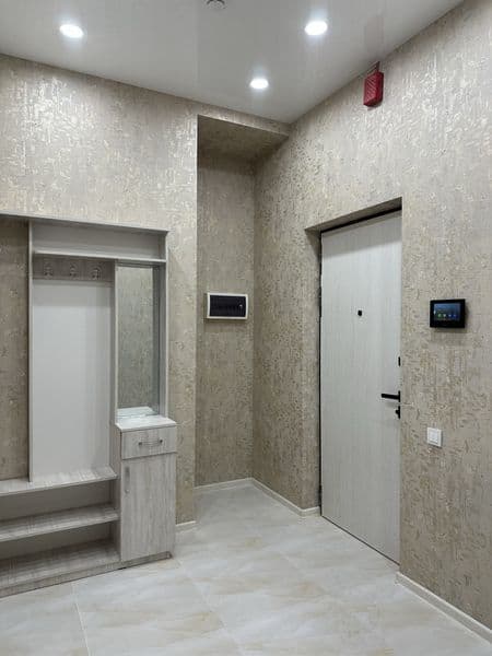 Сдается на долгий срок однокомнатная квартира в центре в нов