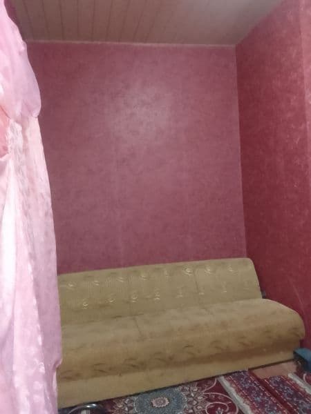 Шароитли хозяйкали ховли хонаси 1 ёки 2 та эркак кишига бери