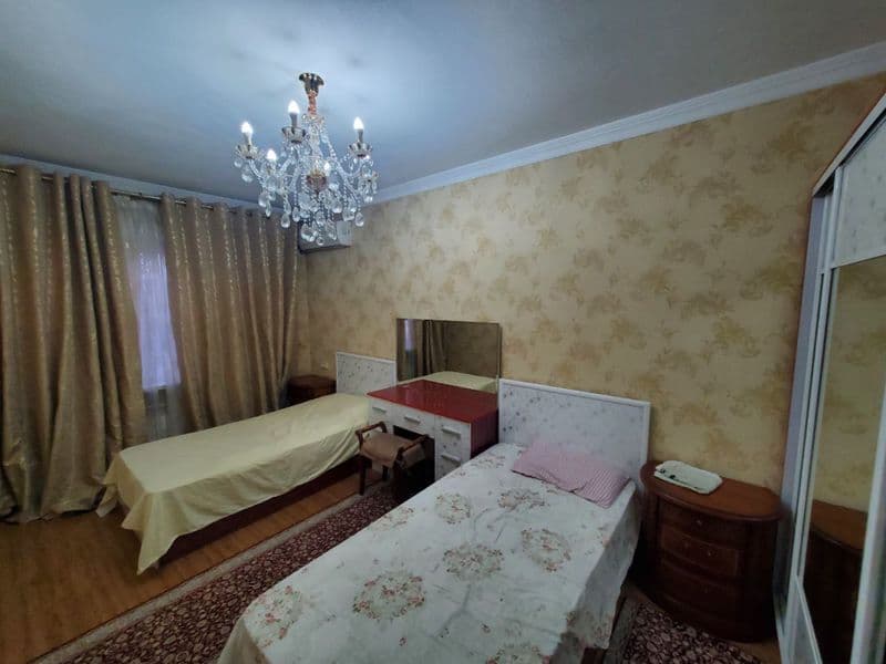 Отличное расположение дома - всё рядом - много магазинов, Це — фото 5