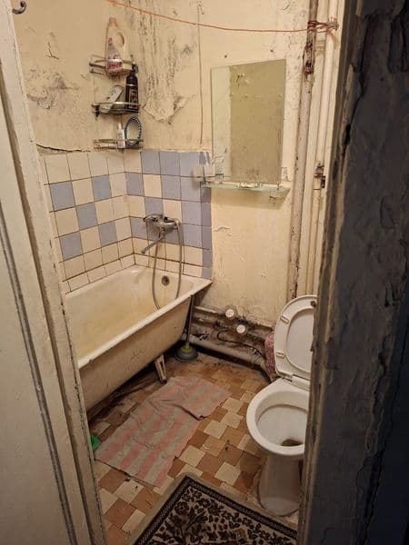 В квартире телевизор холодильник диван кровать кресла стирал — фото 5