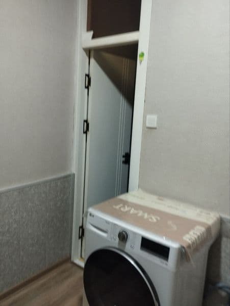 Чистая. Тв плазма. Стиралка. Крават . Холодилник. Толька дев