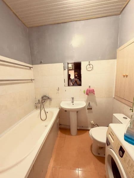 Sergeliga 3 bekat yonida ijaraga qoyamiz <br />
2 xonali<br 