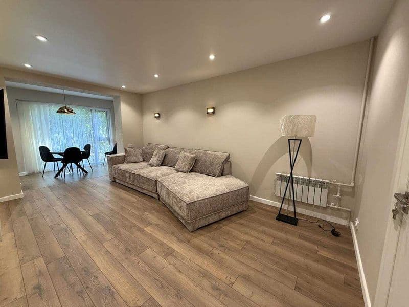 Район: Юнусабадский<br />
Адрес: Ц-5 / Минор / Киёт<br />
<b