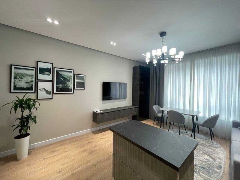 • Район: Мирабад<br />
• ЖК: NRG Oybek<br />
• Комнат: 2<br 