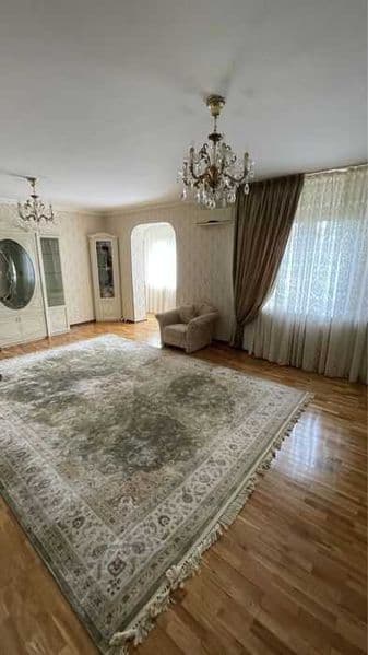 Сдаётся квартира 6/4/4 170 кв. метров  на Цуме в Яккасарайск