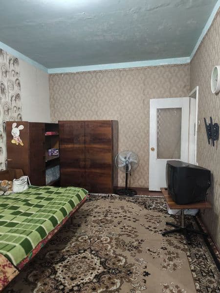 Квартира средняя,с необходимой обстановкой, сдаётся русского