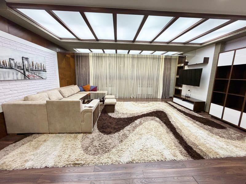 Чистая просторная квартира с хорошим ремонтом <br />
<br />
