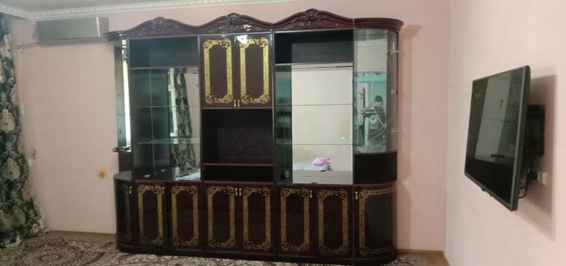 Chilonzor 24 kvartal vatan kinoteatri yonida 2 xona uy oilag