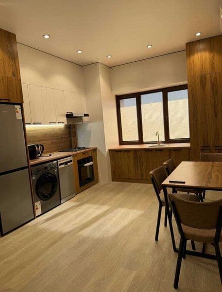 • Район: Мирза Улугбек<br />
<br />
• Комнат: 2<br />
• Этаж — фото 3