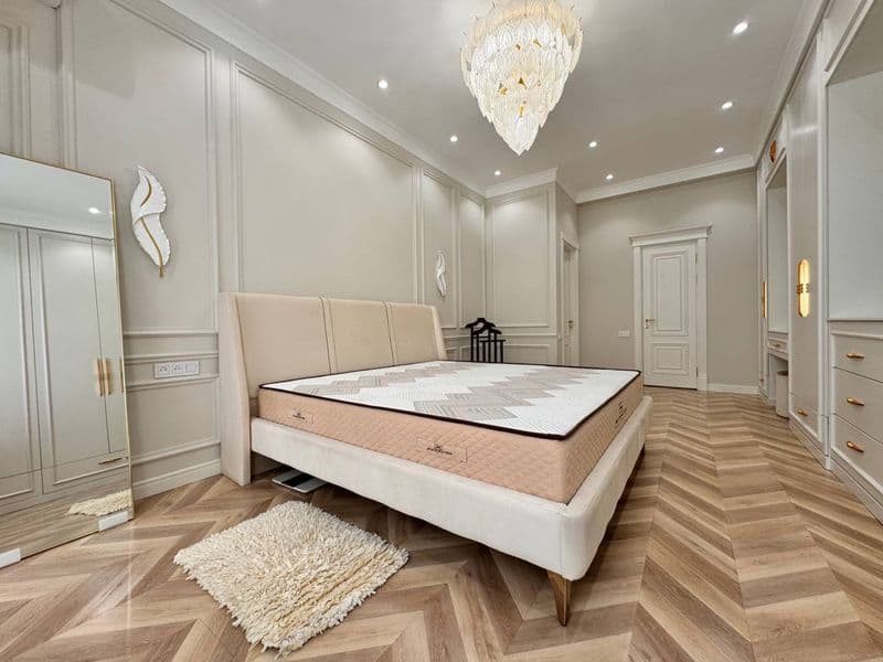 Элитный апартамент<br />
Район: Мирабад <br />
4/4/9<br />
Т