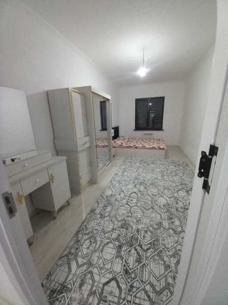 Sergeli Yangi darxonda 3 chi va 2 chi metro bekatlar oldida 