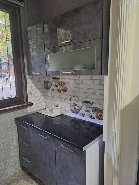 Сдаю 2х комнатную на 1м этаже в 4х этажном доме.<br />
В ква — фото 5