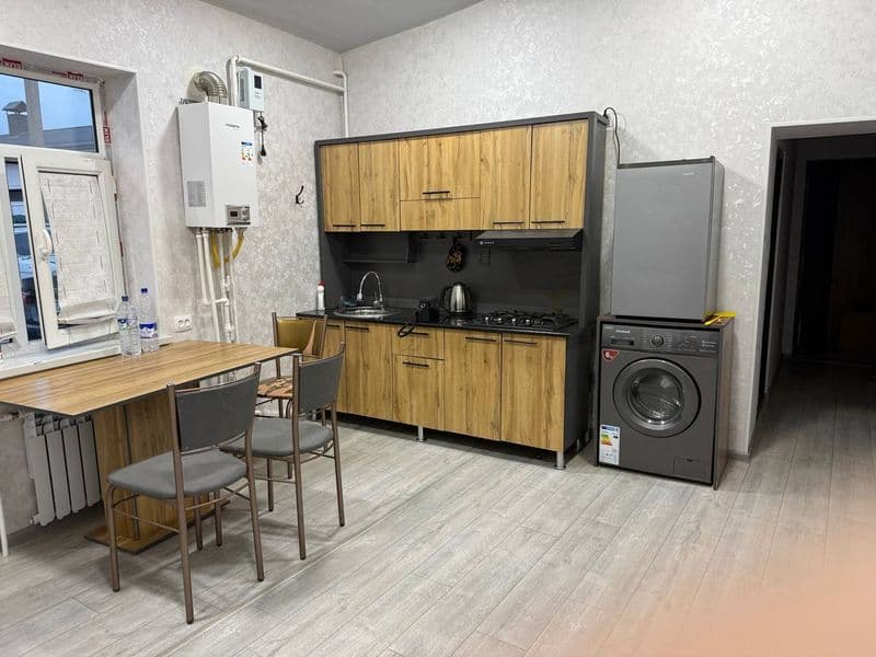 Сдается квартира на земле, 3 комнаты,2 спальни. Стиральная м