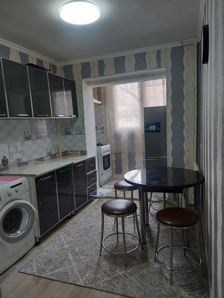 Чиланзар 5 квартал метро Новза 1-комнатная 3-этаж 4-этажного