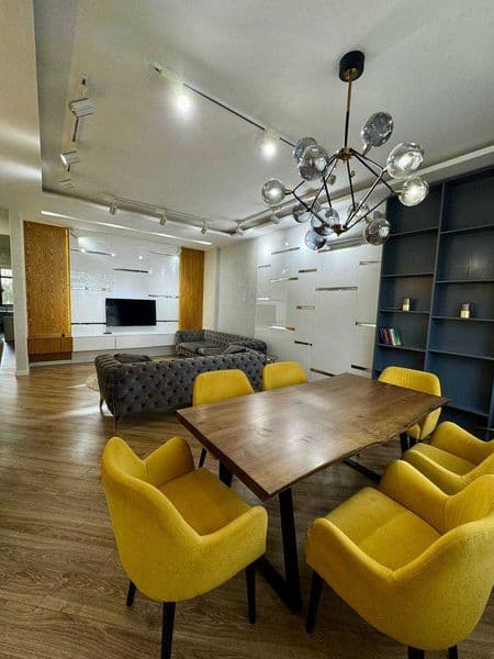 Район: Юнусабадский<br />
Адрес: хон сарой<br />
<br />
Комн — фото 4