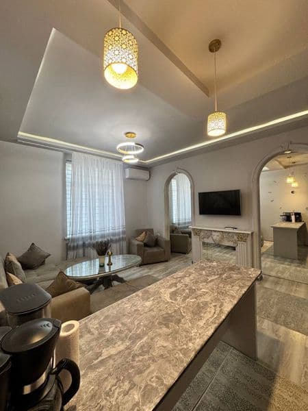 Отличное расположение дома - всё рядом - много магазинов, Це — фото 2