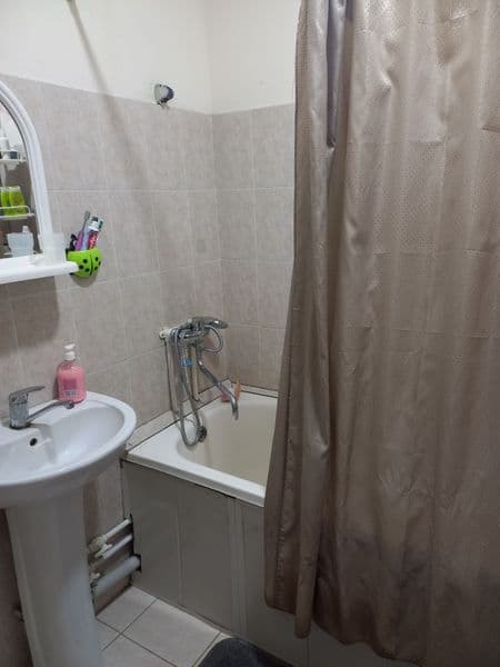 Qizlarni  3 kishilik sherik bilan ijaraga qoyaman ozim yasha — фото 2