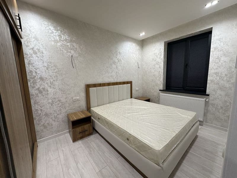 Arenda: Chilonzor tumani <br />
Arentr: Mirzo Ulug'bek metro