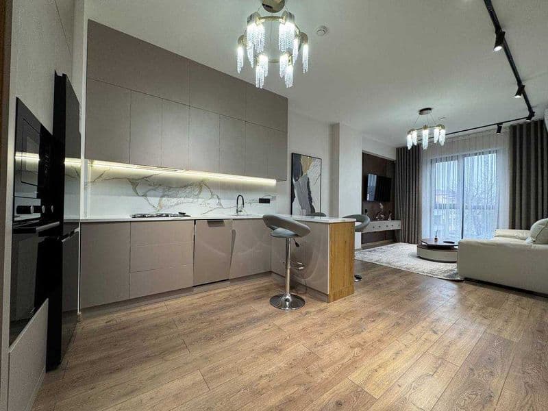 Жилой комплекс: London<br />
Комнат: 3<br />
Этаж: 4<br />
П