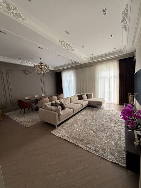 Сдаётся 4-комнатная квартира<br />
ЖК - Парисен<br />
Яккаса