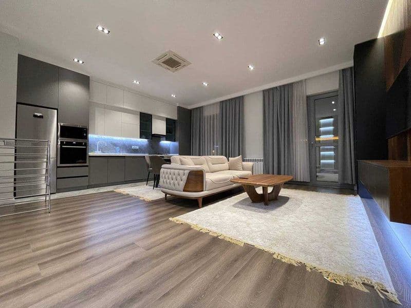 • Район: Яккасарой <br />
• <br />
• Комнат: 3<br />
• Этаж: