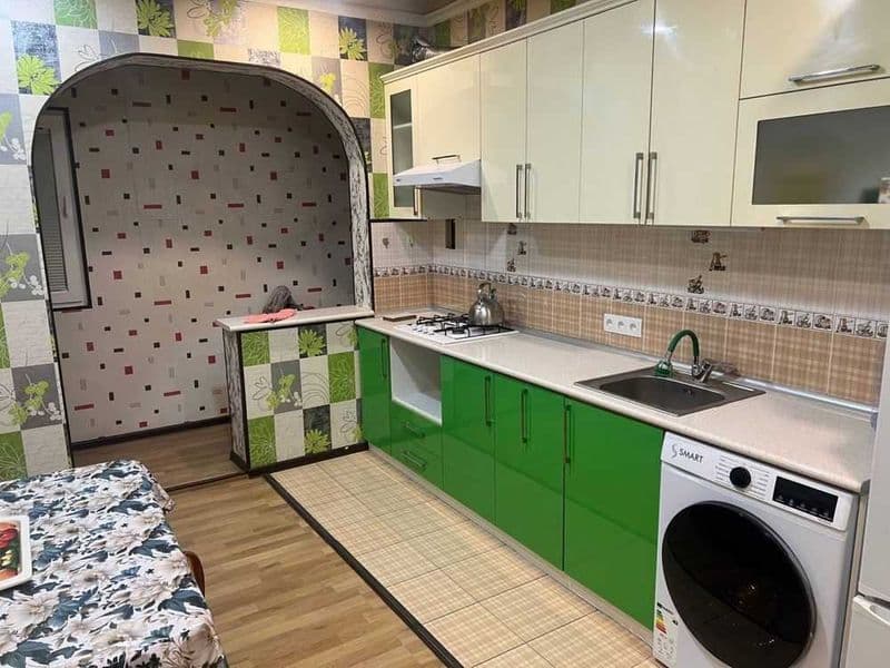 Сдаётся квартира мирободские район рисвий ислом ота  2 комнт