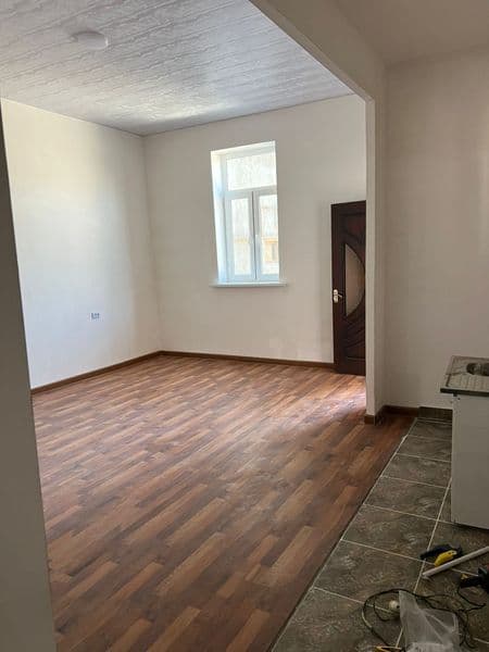 Assalomu alaykum. Hovlini boshqa kirish qismidan birxonalik 