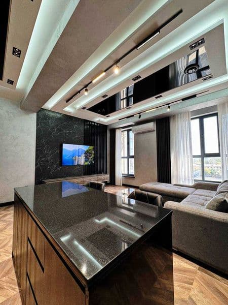 В долгосрочную аренду предлагается современная двухкомнатная