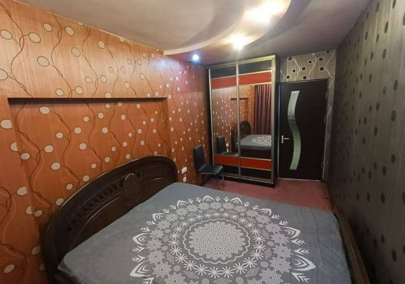 Метро горький <br />
2/2/5<br />
50м2<br />
550$ договоров — фото 4