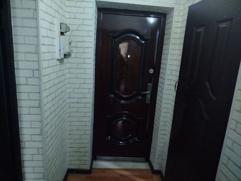 1 хонани 2 хона килинган Чилонзор 6 парусни олдида <br />
Ка