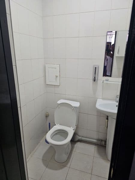 3 xonali uyni 1ta xonasiga 2ta qiz qoyamiz hamma sharoit bor