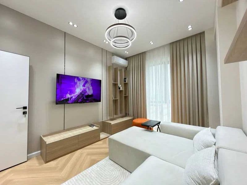 Район: Мирабадский<br />
Ориентир: Метро Ойбек<br />
<br />
