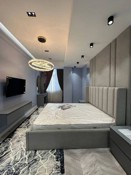 Паркентский <br />
 Новостройка <br />
6й этаж <br />
Площад