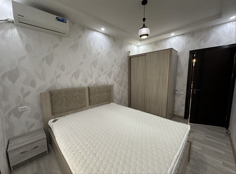 • Район:Мирабадский  район<br />
• Ориентир: Ойбек метрр<br 