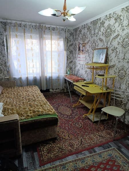 Сдаётся одна комнатная квартира, на первом этаже, 4х этажног