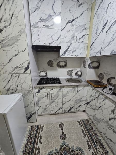 Уй ижарага узок муддатга 1хонали 1 чи этаж куйлик метрога 5 