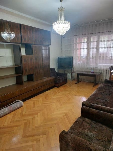 Сдается на 2 этаже двухкомнатная квартира, включающая гостин