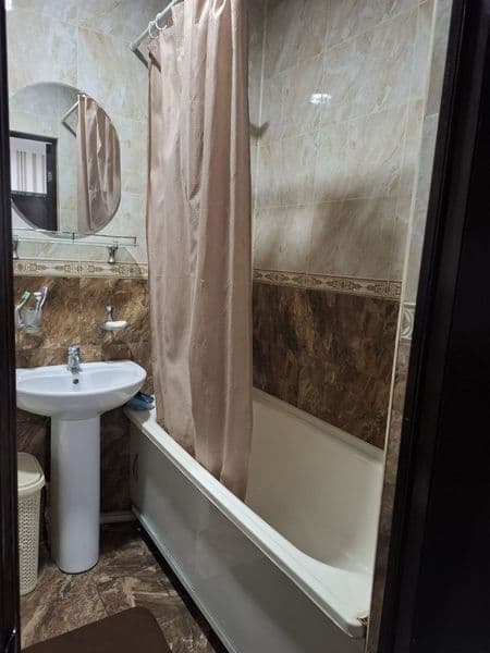 Рядом находится метро школа детский сад поликлиника остановк — фото 5