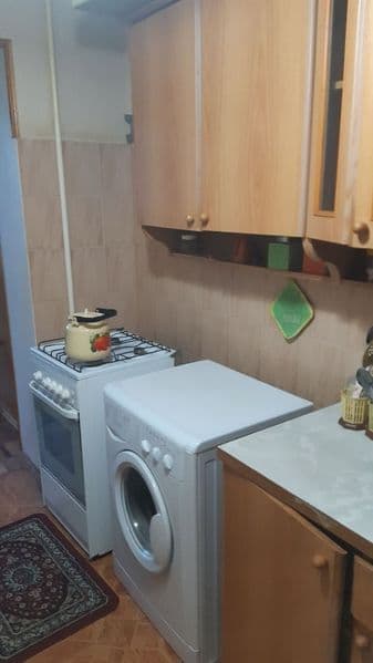 На против северного вокзала 5 этажный керпичный дом, 4 этаж 