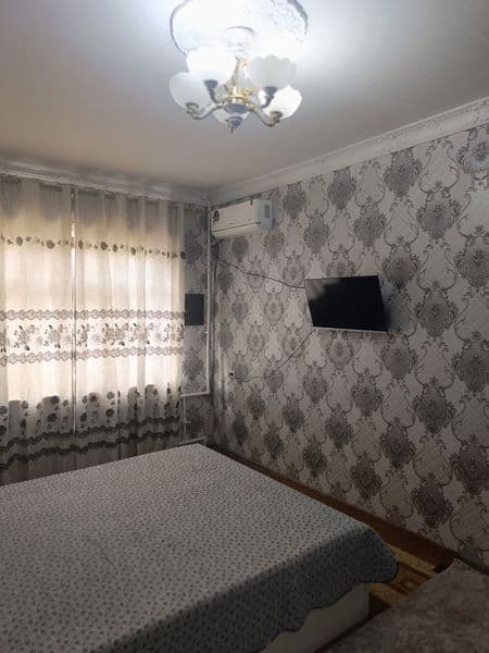 Олмазор<br />
До метро 5 минут пешком.<br />
Квартира проста