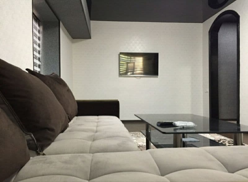 Сдаётся 1в2 на 2ом этаже на Ц5 , ориентир: ресторан На небе.