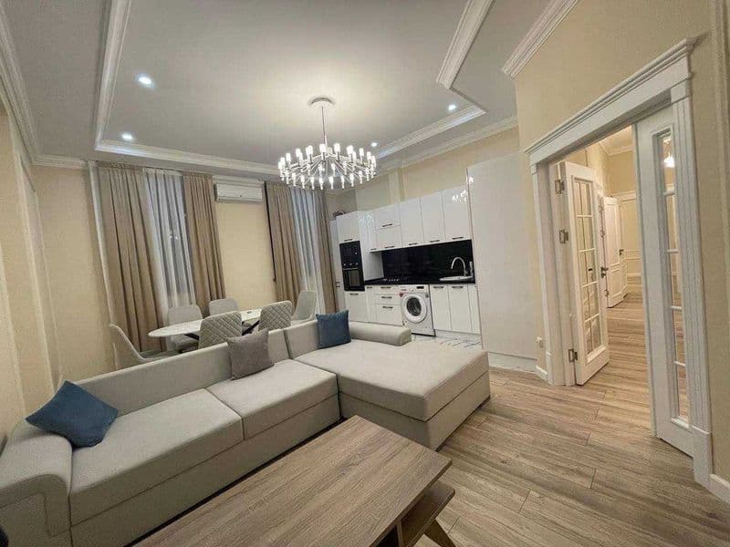 3 комнатную квартиру на 8 этаже,<br />
В квартире есть все н