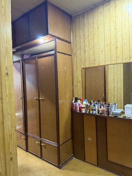 1 xona iki hona qilingan uy <br />
Hama sharoitlari bor (kir