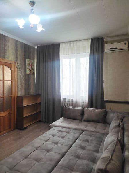 Чиланзар 2<br />
1комнатная/1этаж/4<br />
400 уе 200 депозит