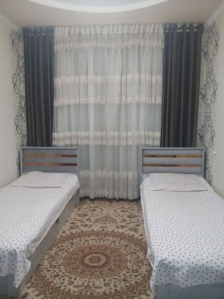 2ta student qiz olinadi, akuratni aqlli qizla