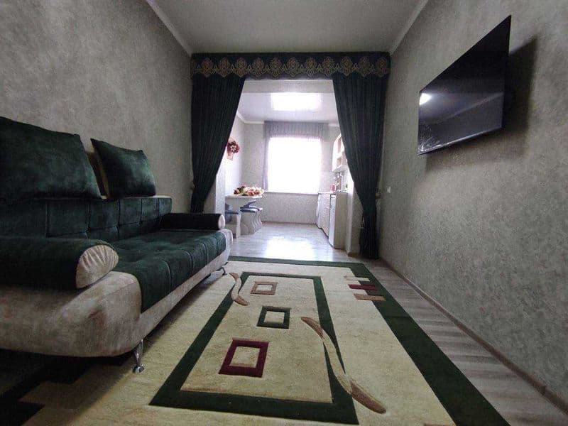 Сдам однушку-студию на 4-м этаже 5-и этажного дома.<br />
<b
