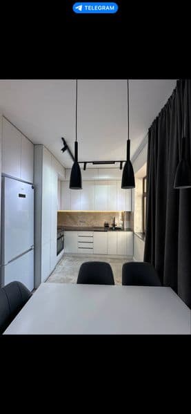 сдам в аренду 2х Комнатная 2 ой этаж 9-ти этажного дома ново