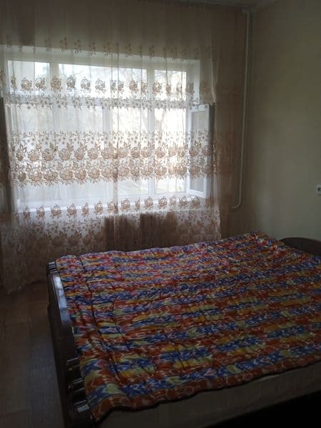 Чистая, без бытовой техники. Стоимость аренды – 400 у.е. Дог