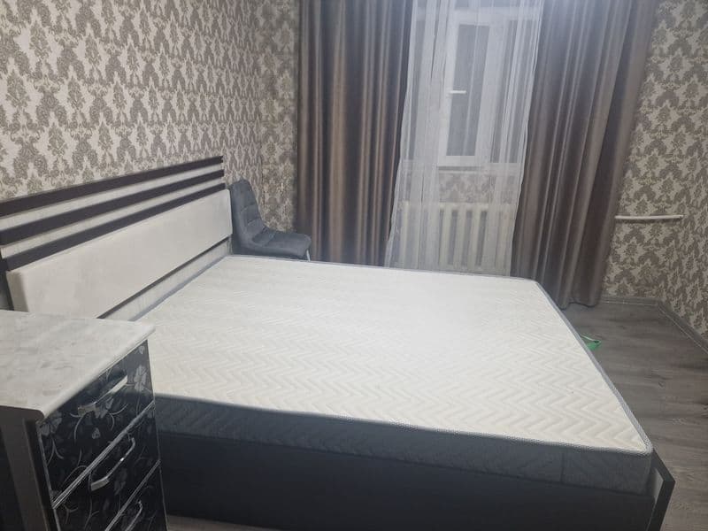 Сдам 3х комнатную квартиру . В хорошем состоянии. <br />
Меб